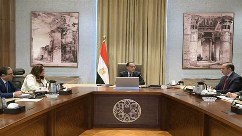رئيس الوزراء يتابع