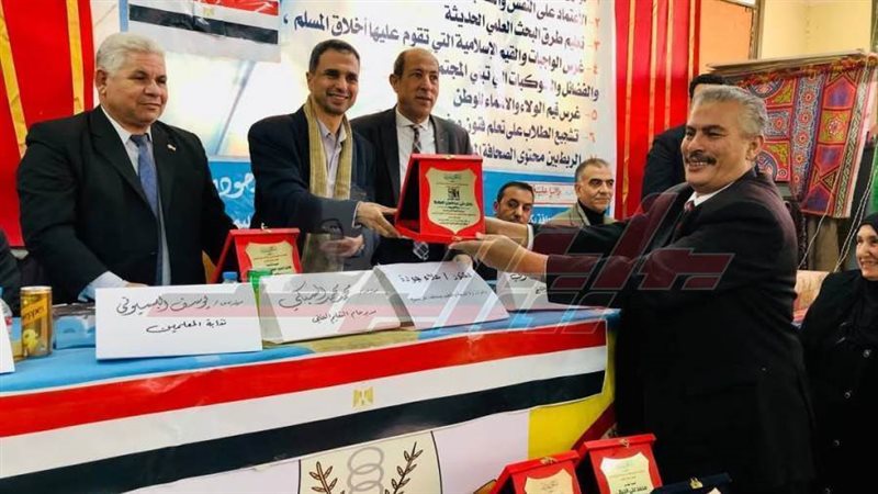 خلال التكريم