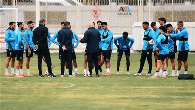 جروس يجتمع باللاعبين قبل تدريب اليوم