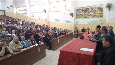 وكيل تعليم سوهاج يجتمع بمديري مدارس التعليم الفني استعدادًا لامتحانات نصف العام 