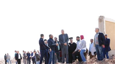 محافظ أسوان يتابع جهود وزارة الإسكان لتشغل محابس مياه الشرب ووصول المياه للمناطق المتضررة