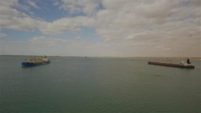 نجاح التشغيل التجريبي لمشروع ازدواج قناة السويس في البحيرات المرة الصغرى