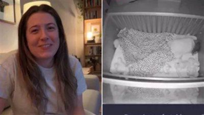 عاجل| أم تفحص كاميرا مراقبة طفلتها الصغيرة.. 