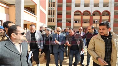 محافظ كفر الشيخ يستمع لطلبات المواطنين