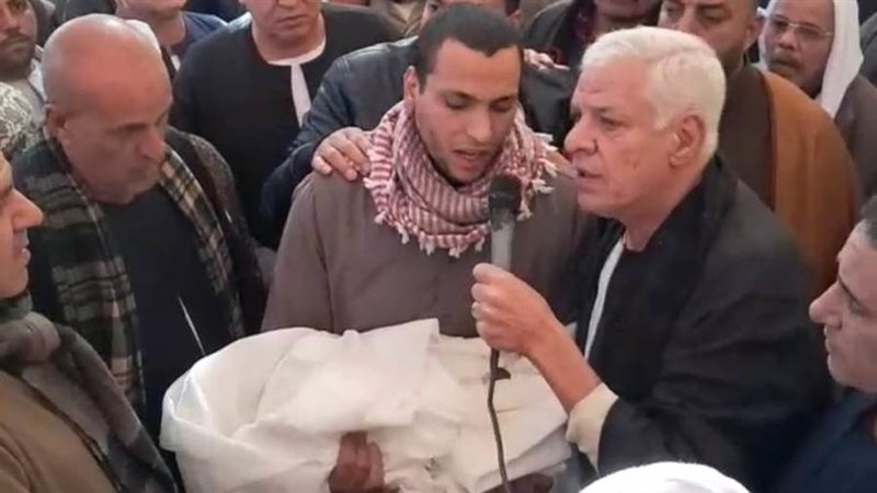 أثناء تقديم الكفن