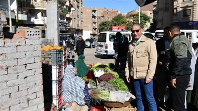 محافظ الفيوم يتابع مستوى النظافة ومراجعة الأسعار بأسواق المدينة
