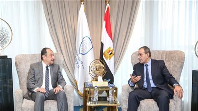 وزير قطاع الأعمال العام يزور مجمع الإصدارات المؤمنة والذكية 