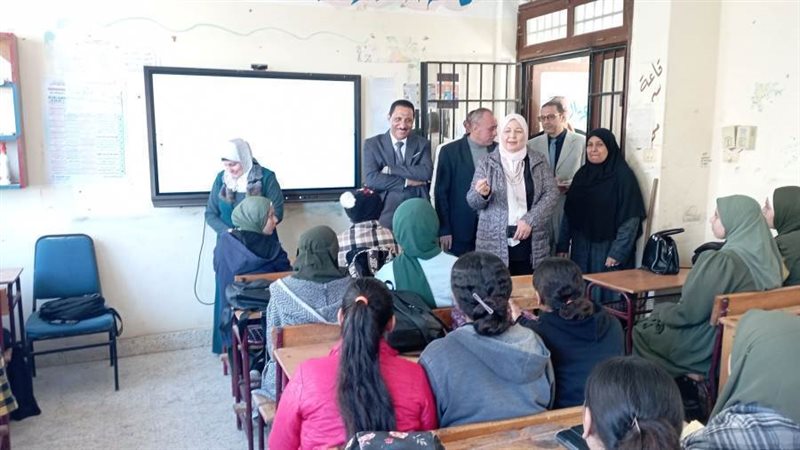 أمل الهوارى فى مدارس