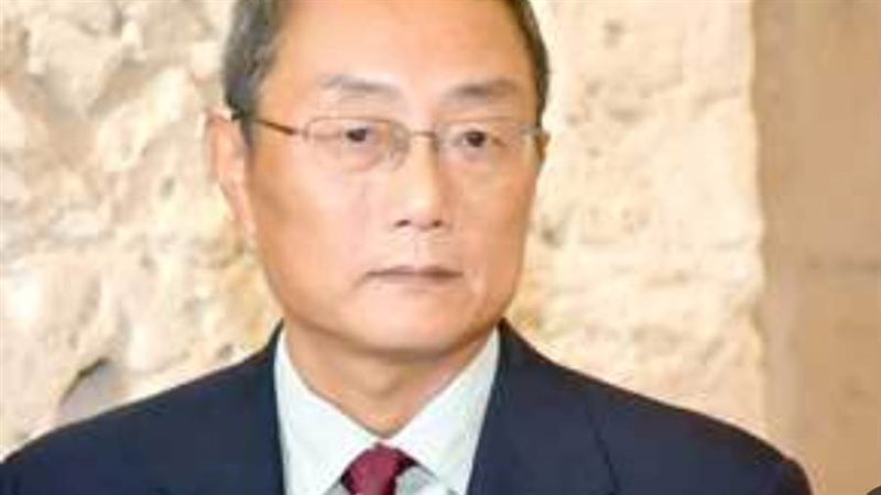 السيد يانغ يي قنصل