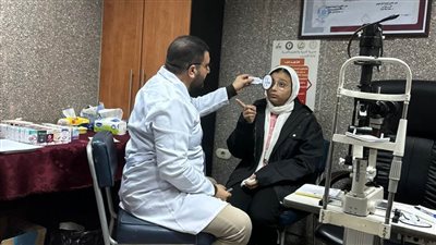  بالصور.. الكشف على 1400 طالب ضمن مبادرة 