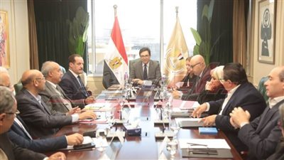 وزير الثقافة يعقد اجتماعًا مع قيادات الوزارة لمتابعة إنجازات 2024 وتحضيرات لمعرض الكتاب