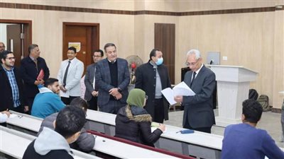 د.عصام فرحات يتفقد لجان امتحانات كليات جامعة المنيا الأهلية