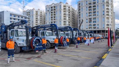 محافظ الإسكندرية يشهد اصطفاف مُعدات المحافظة لمُجابهة الأزمات والكوارث