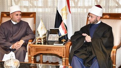 وزير الأوقاف يكرم إمامًا أنقذ حياة أحد رواد المسجد