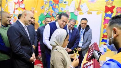 وزيرا الصحة والتعليم يتفقدان مبادرة 