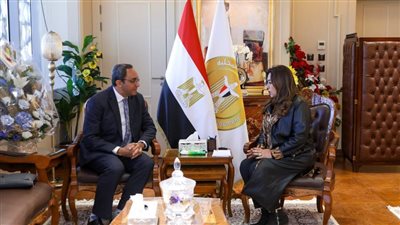 وزيرة التنمية تتابع مع محافظ قنا مشروعات الخطة الاستثمارية والتوسع بأسواق اليوم الواحد