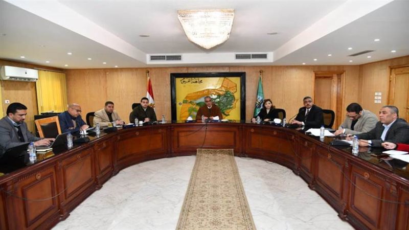 محافظ الفيوم يتابع