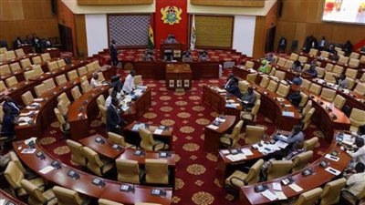 برلمان غانا يقر الميزانية المؤقتة ويتجنب أزمة حكومية