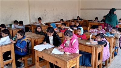 بالصور.. وكيل تعليم البحيرة يتابع امتحانات التقييمات والمواد غير المضافة 