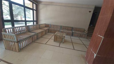 قطاع المدن الجامعية بجامعة أسيوط يبدع في إعادة تدوير المخلفات الصلبة ويحولها إلى قطع أثاث 