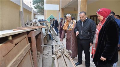 محافظ أسيوط يتفقد أقسام وورش المدرسة الثانوية الصناعية بنات لمتابعة انتظام العملية التعليمية
