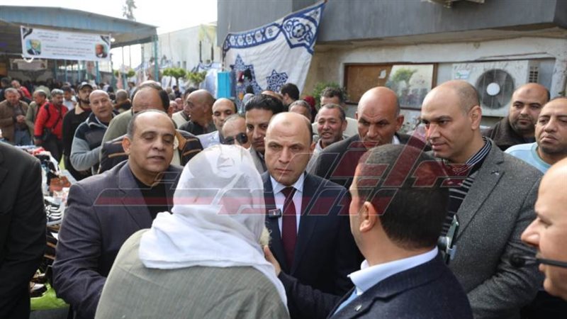 المحافظ يستمع لشكاوي