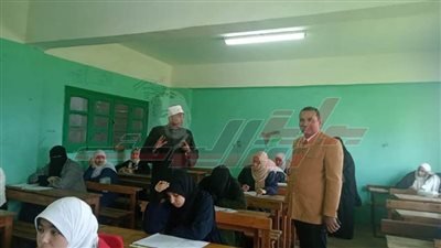 رئيس منطقة كفر الشيخ الأزهرية يتابع سير امتحانات النقل الثانوي بلجان الرياض