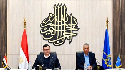 وزير الإسكان يعلن من أسوان انتهاء أزمة انقطاع مياه الشرب