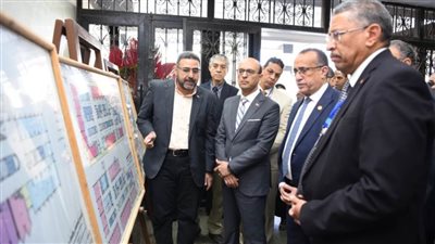 رئيس جامعة أسيوط يستعرض إنجازات المستشفيات الجامعية خلال 2024 