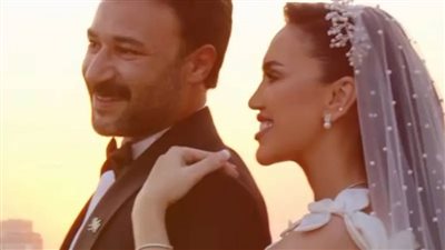 العمروسي ومي فاروق يردان على منتقدي زفافهما