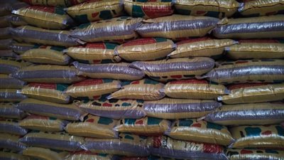 بالصور.. ضبط 9 أطنان مكرونة وأعلاف وزيوت غذائية منتهية الصلاحية في الغربية