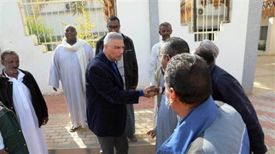 محافظ أسوان يتفقد مركز الغسيل الكلوي والمجمع الصناعي ببلانة