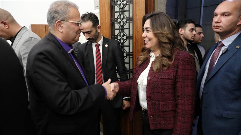 د.منال عوض تشارك