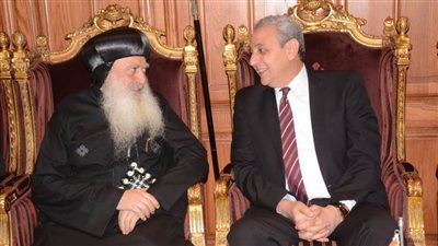  بالصور.. محافظ الغربية يزور كنائس طنطا ويوزع هدايا عيد الميلاد على الأطفال