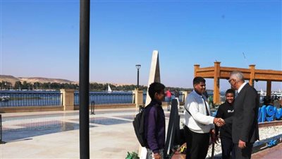 محافظ أسوان يقدم التهنئة للمواطنين والسائحين بممشى أهل مصر بعيد الميلاد 