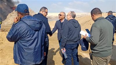 رئيس نقابة البترول يتفقد موقع حادث كسر خط نقل البوتاجاز مسطرد