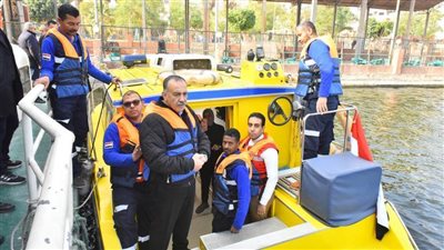 محافظ أسيوط يشهد تشغيل وتدشين أول مستشفى وإسعاف نهري في الصعيد.. صور