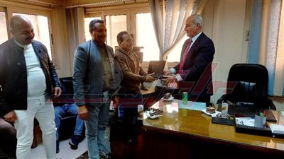 وكيل شباب كفر الشيخ يكرم صلاح أبوزيد لبلوغه السن القانونية