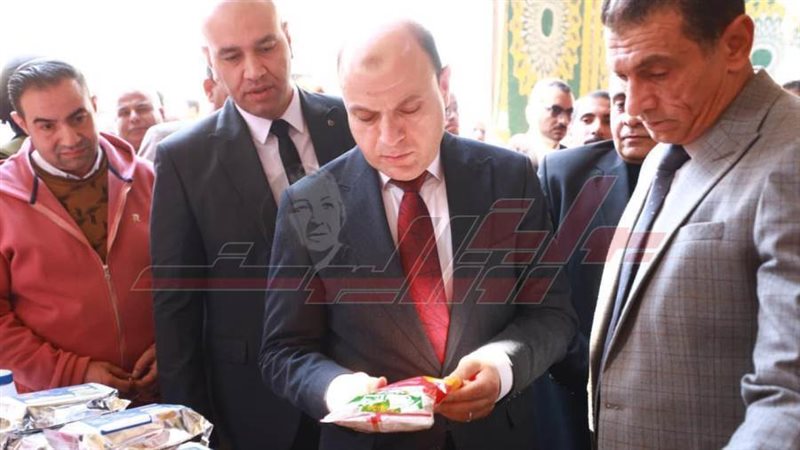 المحافظ يتفقد السوق