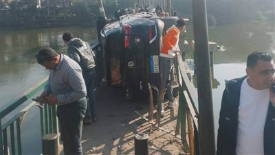 انقلاب سيارة ملاكي أعلى كوبري معدية عثمان بشبرا الخيمة