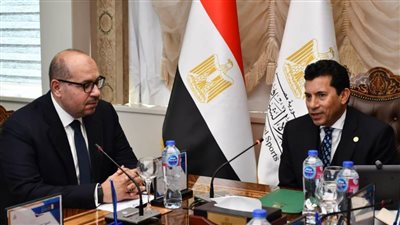تفاصيل اجتماع وزير الشباب والرياضة باتحاد السباحة