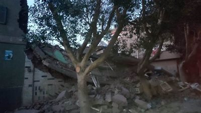 مصرع 5 أشخاص وإصابة 7 آخرين في انهيار منزل بأسيوط 