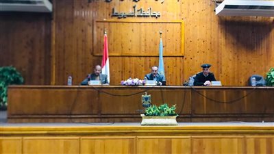 خلال ترأسه للمجلس التنفيذي.. محافظ أسيوط: وضع خطة طموحة للنهوض بالأسر الأكثر احتياجاً بالقرى