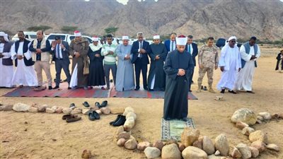 وزير الأوقاف تناول مشروب الجبنة وصلى العصر مع شيوخ قبائل حلايب بـ