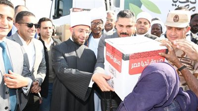 وزير الأوقاف ونائب محافظ البحر الأحمر يشهدان توزيع مساعدات صندوق تحيا مصر 
