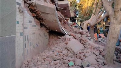 نيابة منفلوط تصرح بدفن جثامين ضحايا المنزل المنهار 