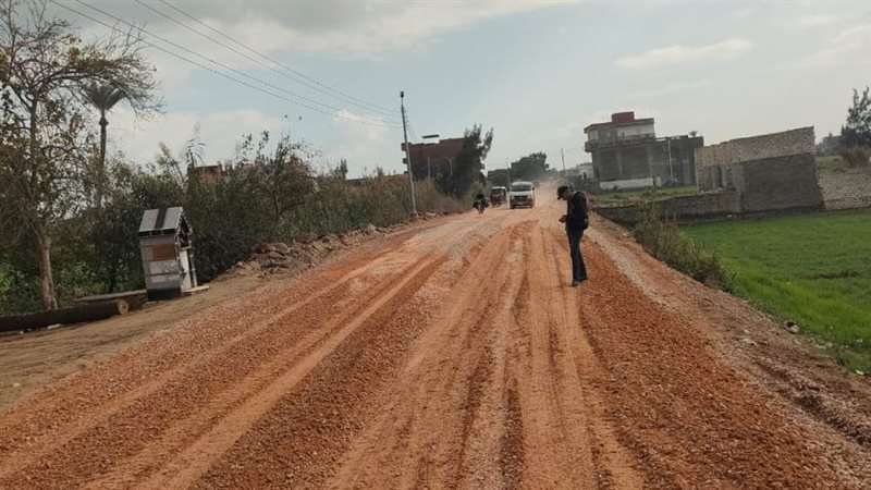 جانب من أعمال الرصف