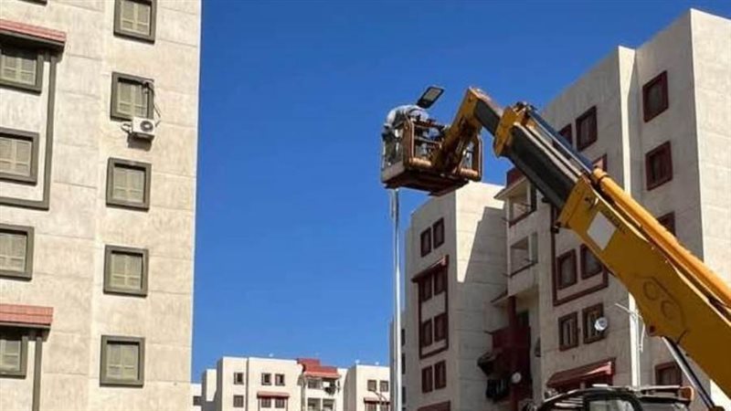 تركيب أعمدة الإنارة