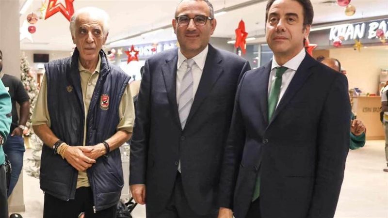 سفير مصر يستقبل بعثة