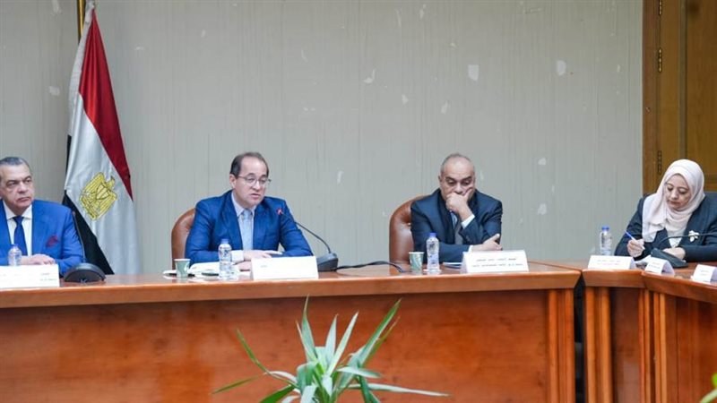 وزير المالية خلال